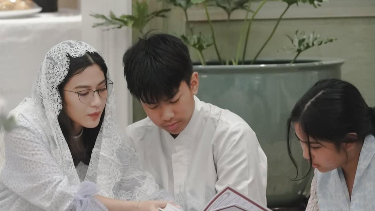 Potret Cantik Dian Sastro Rayakan Ulang Tahun Bersama Anak Yatim Piatu, Makin Spesial Berkat Bertepatan dengan Malam Nuzulul Quran