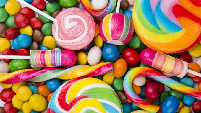 10 Permen yang Bentuk dan Rasanya Enggak Banget