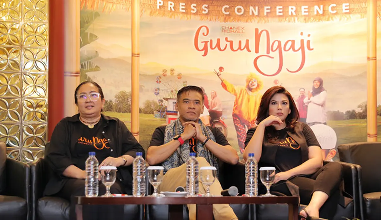 "Ketika awal dapat skenario ini saya bertanya-tanya ke diri sendiri bisa nggak jalani ini karena satu hal cukup menantang. Saya deg-degan," kata Donny Damara di kawasan Melawai, Jakarta Selatan, Senin (19/2/2018). (Deki Prayoga/Bintang.com)