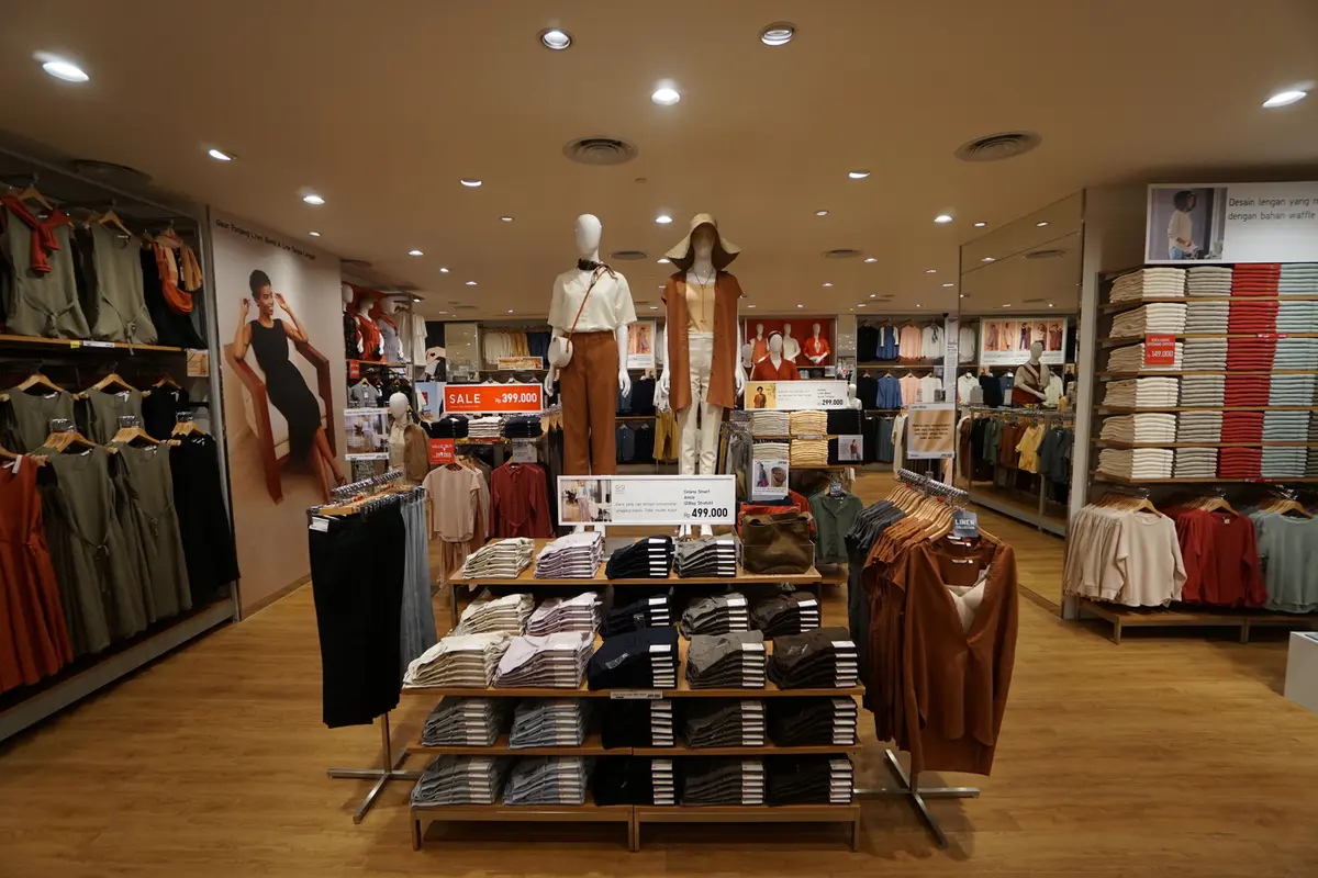 Sensasi Belanja Pakaian dengan Sentuhan Seni di Gerai Ikonik Terbaru UNIQLO