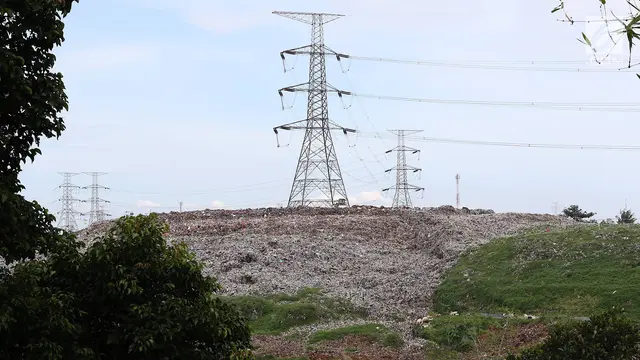 Gunung Sampah TPA Cipayung Depok Capai 20 Meter