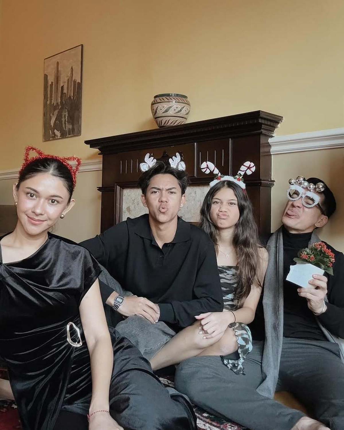 Potret Hangat Keluarga Nana Mirdad dan Andrew White di Momen Spesial di Skotlandia