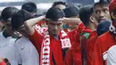 Suporter saat memasuki Stadion Utama Gelora Bung Karno (SUGBK), Jakarta, Minggu (14/1/2018). Kehadiran mereka untuk menyaksikan langsung pertandingan antara Indonesia melawan Islandia dalam laga persahabatan. (Bola.com/M Iqbal Ichsan)