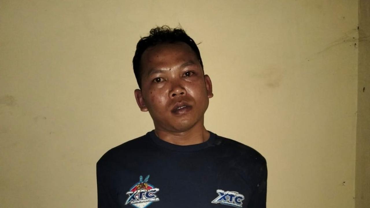 "Tas direbut, ya sudah dilepasin aja tasnya," ucapnya.