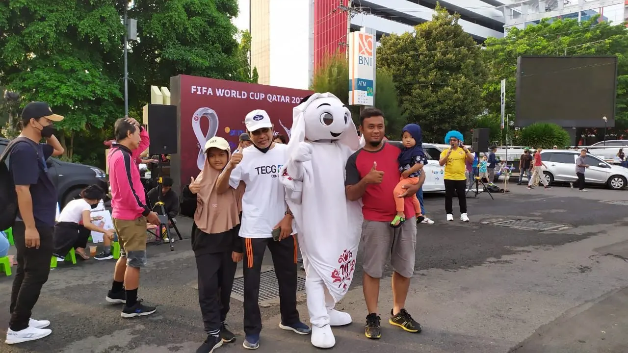Foto: Maskot Piala Dunia 2022 La'eeb Ikut Meriahkan Car Free Day di Semarang dan Bandung