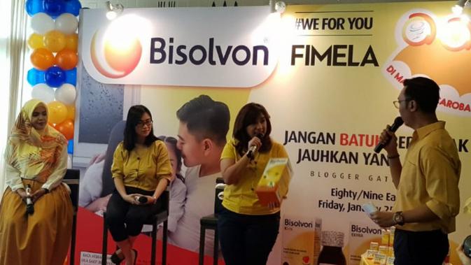 Brand Manager Bisolvon Mega Valentia menjelaskan mengenai manfaat Bisolvon.