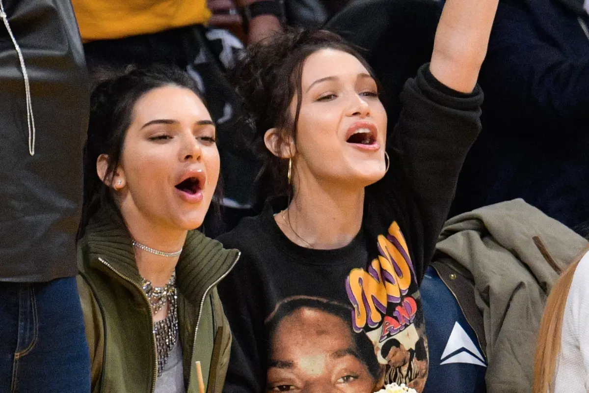 [Bintang] Kendall Jenner - Bella Hadid