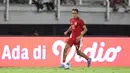 <p>Pemain Timnas Indonesia, Miliano Jonathans (kanan) berusaha mencetak gol ke gawang Chinese Taipei dalam laga FIFA Matchday di Stadion Gelora Bung Tomo (GBT), Surabaya, Jumat (05/09/2025). (Bola.com/Abdul Aziz)</p>