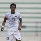 Terlibat kericuhan dengan pemain Kamboja, Hansamu Yama menerima kartu kuning pada menit ke-90, (24/8/2017). Indonesia menang 2-0.  (Bola.com/Vitalis Yogi Trisna)