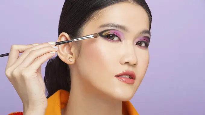 Nostalgia Manisnya Permen Jelly Lewat Koleksi Palet Eyeshadow Bernuansa Festive