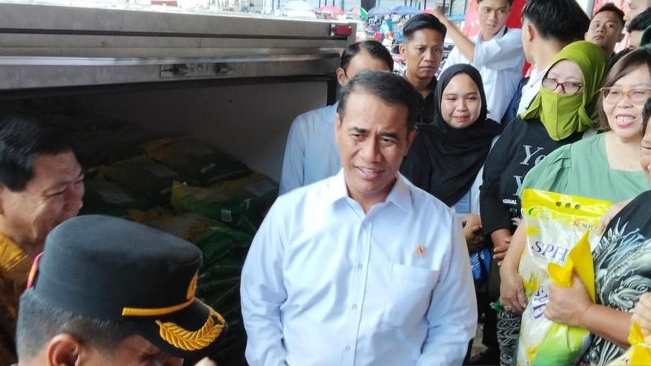Tahukah Anda Harga Beras SPHP? Mentan Sidak Penyaluran di Manado, Pastikan Stok Aman hingga 2025!