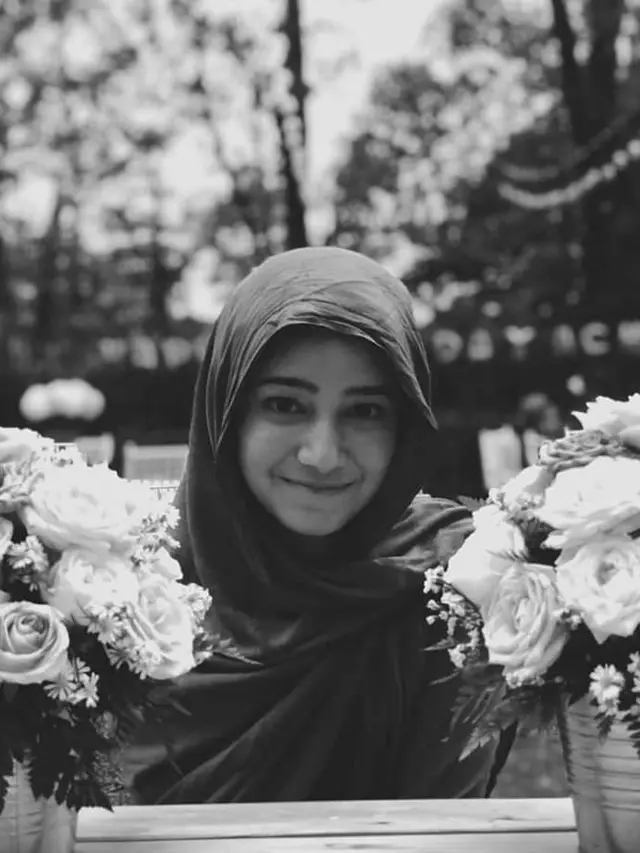 6 Potret Dannia Salsabilla saat Pakai Hijab, Curi Perhatian
