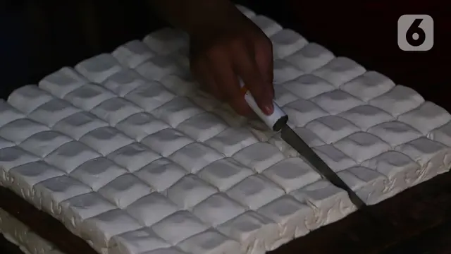 Perajin Tahu Kembali Berproduksi