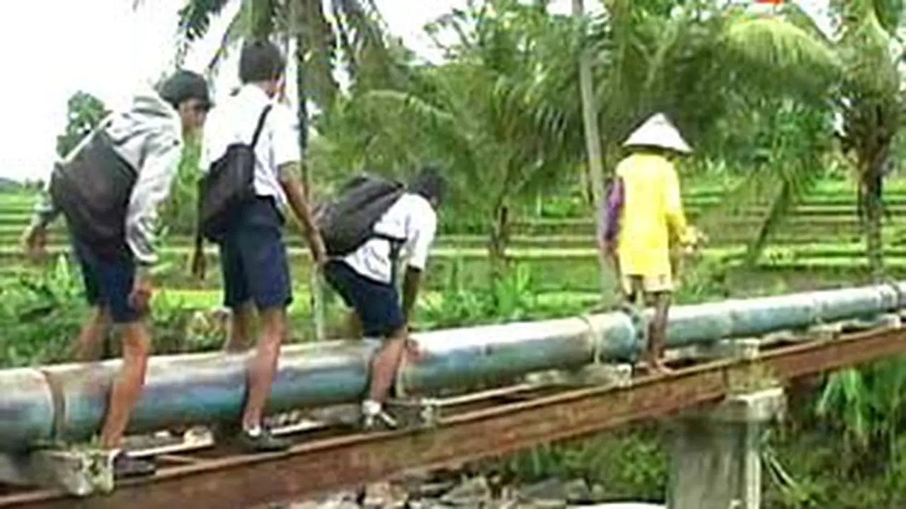 120201ajembatan-pipa.jpg