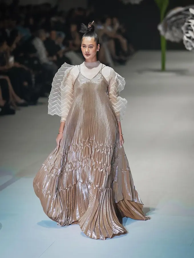 Paula Verhoeven kembali ke runway (Instagram/paula_verhoeven)