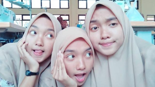 Rizki Rizka Rizke Dilamar Pria Kembar