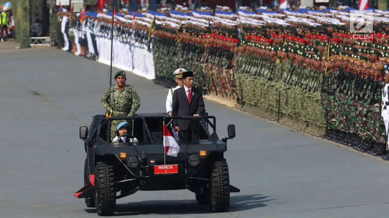 Jokowi Pimpin Upacara Peringatan HUT TNI