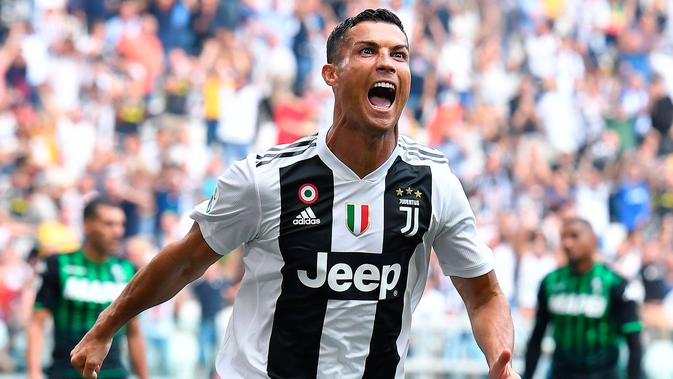 Ekspresi pemain Juventus, Cristiano Ronaldo usai mencetak gol ke gawang Sassuolo di Stadion Juventus Allianz, Turin, Italia, Minggu (16/9). Ronaldo membutuhkan waktu 320 menit untuk mencetak gol perdananya bagi Juventus. (Alessandro Di Marco/ANSA via AP)