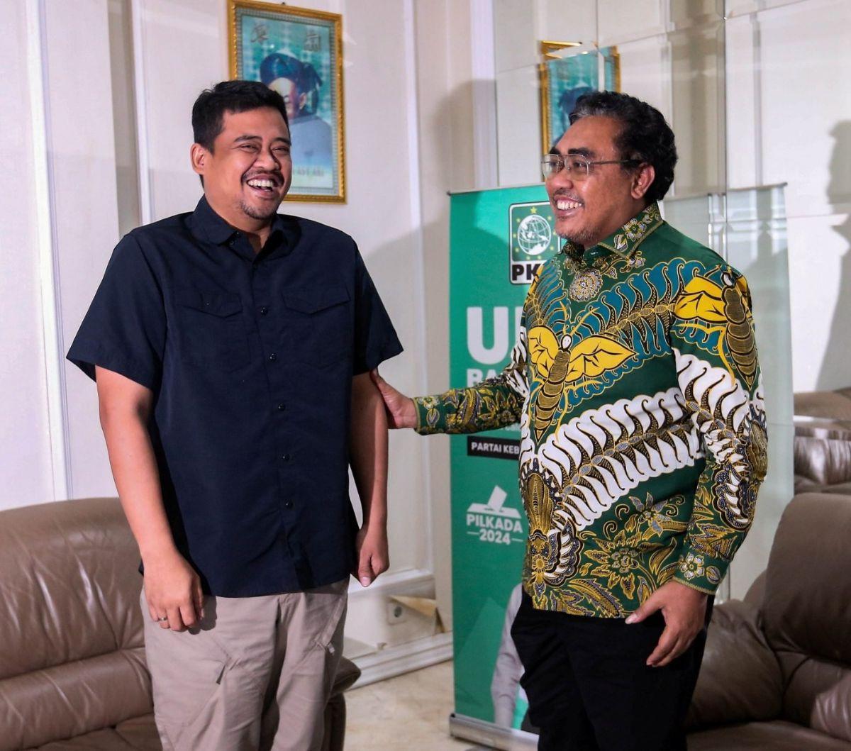 Sebelumnya, Bobby Nasution juga menyerahkan formulir pendaftaran seleksi calon gubernur Sumut kepada Partai Gerindra pada Senin malam (20 Mei 2024). Hal itu dilakukan Bobby usai ia mengumumkan afiliasinya dengan parpol pimpinan Prabowo Subianto itu. Foto