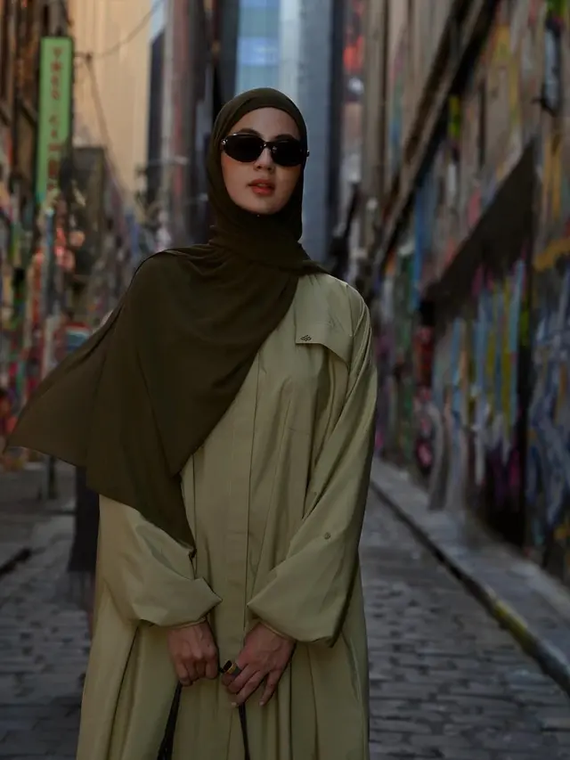 8 Model Gamis Kekinian Paula Verhoeven, Referensi Gaya Anggun Wanita dengan Tinggi di Atas 170 cm