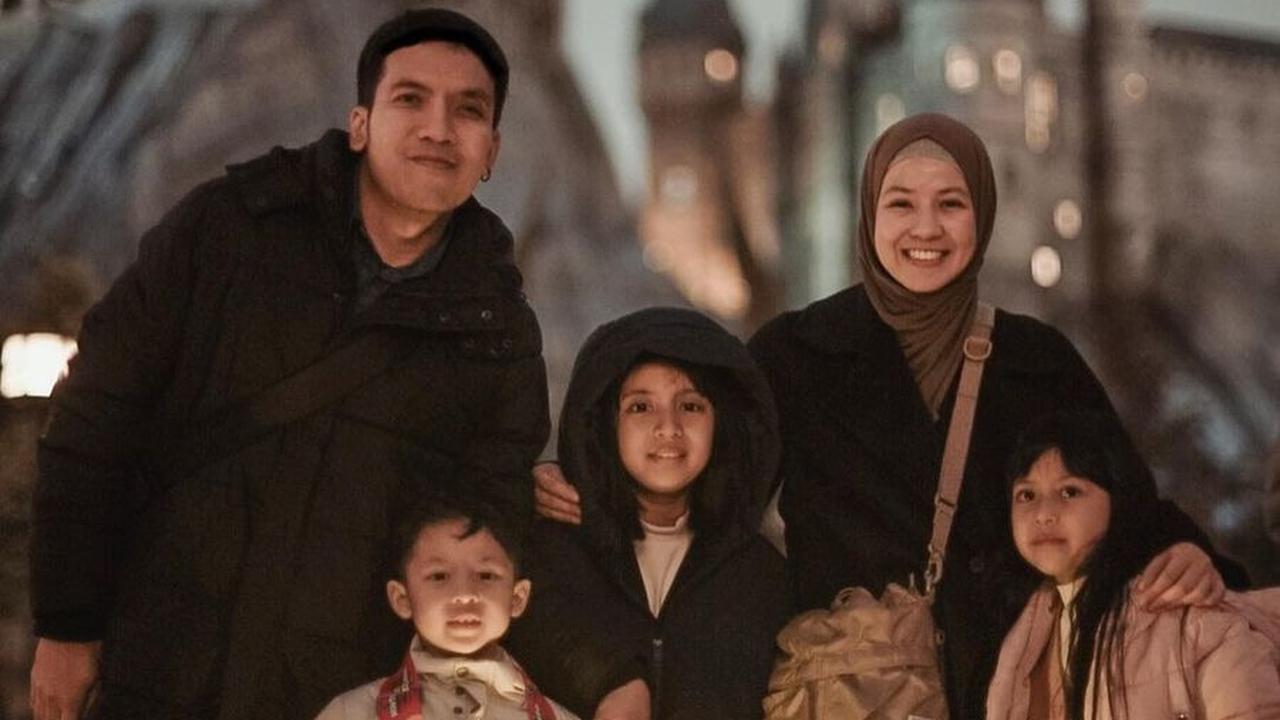 Tetap Harmonis Meski Sudah Bercerai, Momen Natasha Rizky Temani Desta yang Opname Karena DBD di RS