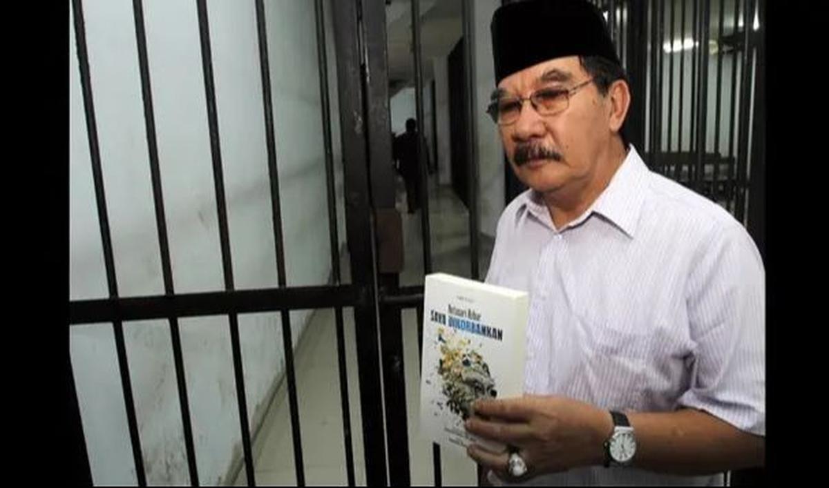 <b>Antasari Azhar</b>