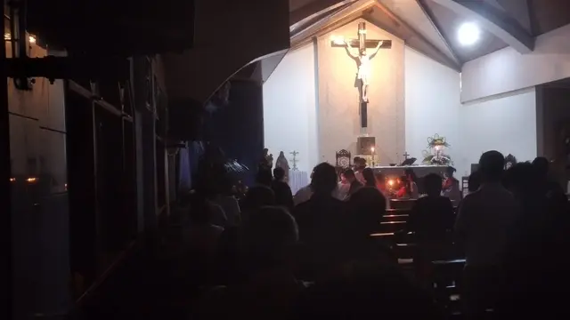 Suasana misa malam Natal di Gereja Katolik St Josep Kawangkoan, Kabupaten Minahasa, Sulut, Sabtu (24/12/2022).