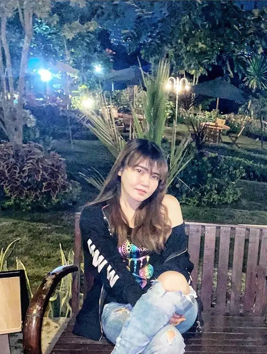 Mobil Via Vallen dibakar orang (Instagram/viavallen)