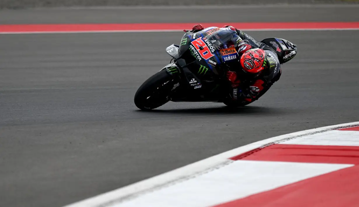 Sementara itu, Fabio Di Giannantonio dan Marco Bezzecchi melengkapi posisi 5 besar dalam race yang di Sirkuit Mandlika. (SONNY TUMBELAKA/AFP)