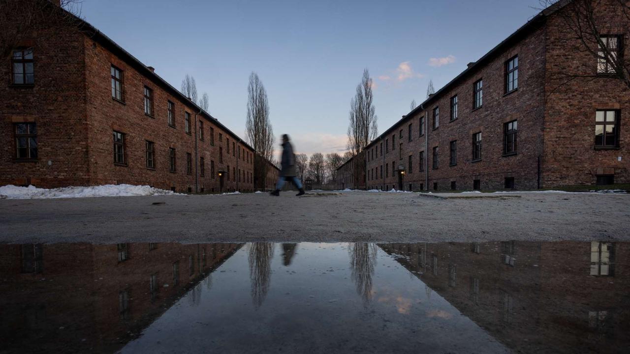 Tembok Kematian Saksi Bisu Kekejaman Nazi Eksekusi Korban Holocaust di Kamp Konsentrasi Auschwitz Polandia