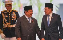 VIDEO: Momen Prabowo Beri Bisikan Pesan 'Rahasia' Jelang Pergi, PM Anwar Malaysia Acungkan Jempol
