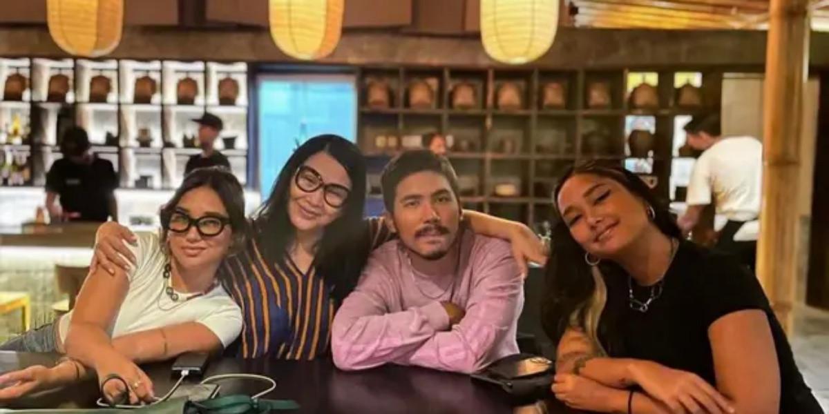 Potret Titi DJ dan Anak-anaknya