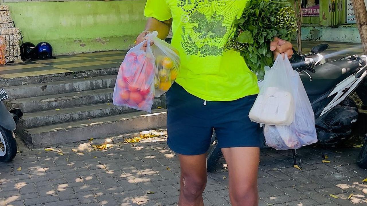 Dulu Pelawak Populer, Isa Bajaj Kini Pulang Kampung dan Rintis Usaha Warung Makan