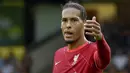 Virgil van Dijk. Bek Liverpool yang menghabiskan musim lalu di bangku cadangan akibat cedera ini menandatangani kontrak baru untuk dua tahun ke depan pada 12 Agustus 2021. Pada pekan pembuka Liga Inggris 2021/2022 lalu, ia sudah diturunkan saat menang 3-0 atas Norwich. (Foto: AP/Rui Vieira)