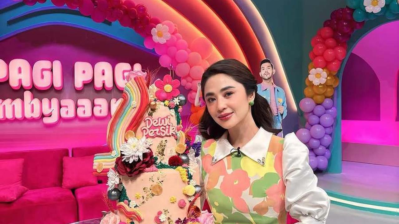 Tak Mau Mikirin Jodoh, 8 Potret Dewi Perssik Akui Lebih Fokus pada Hal Ini di Usia 39 Tahun