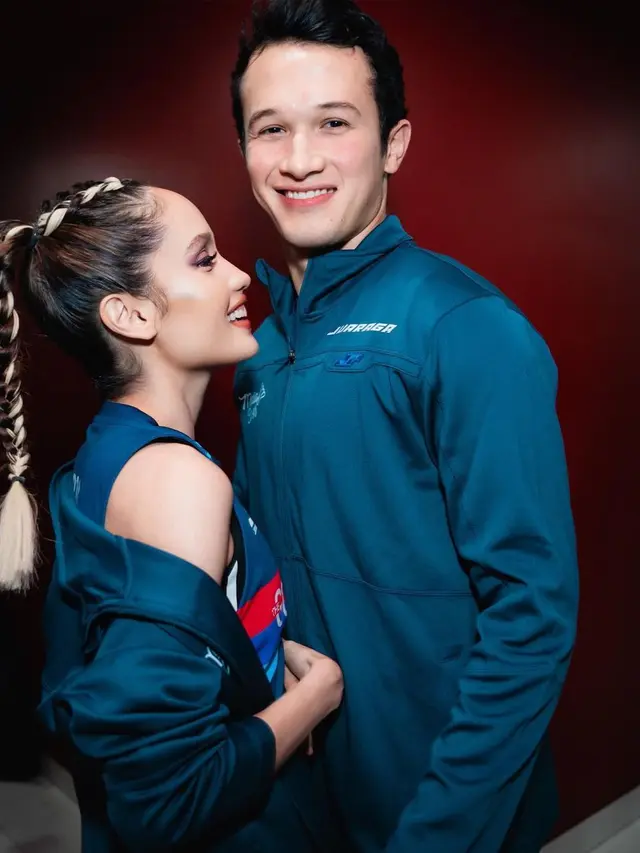 Gaya Serasi Romantis Cinta Laura dan Arya Vasco ala Barbie dan Ken dalam Mode Sporty