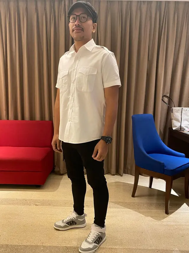 Turun 20 Kg, Ini 6 Potret Terbaru Sammy Simorangkir yang Tampak Lebih Muda