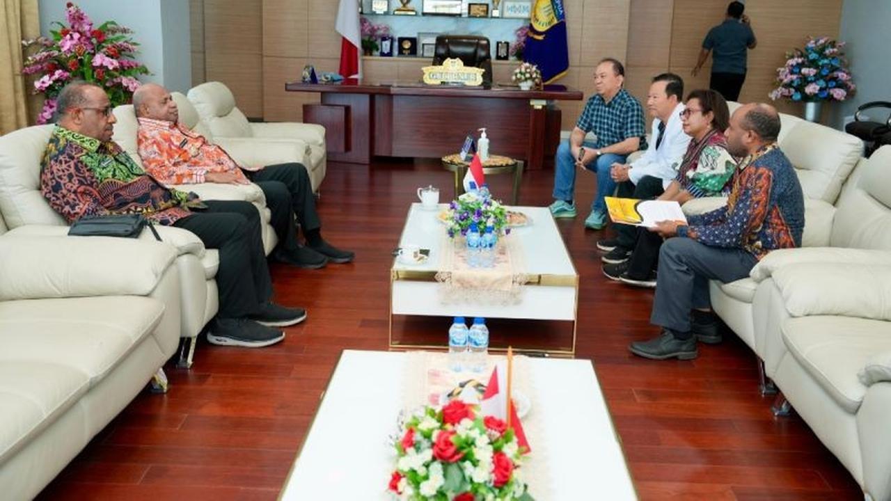 Gubernur Papua Dorong RSUD Jayapura Cetak Dokter Spesialis Handal untuk Kemajuan Kesehatan Daerah