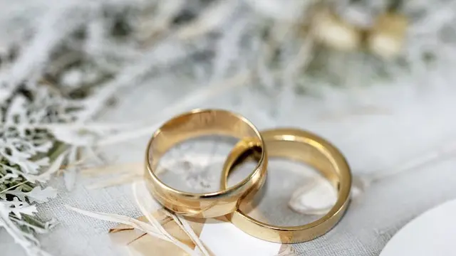 Arti Mimpi Dikasih Cincin Pernikahan