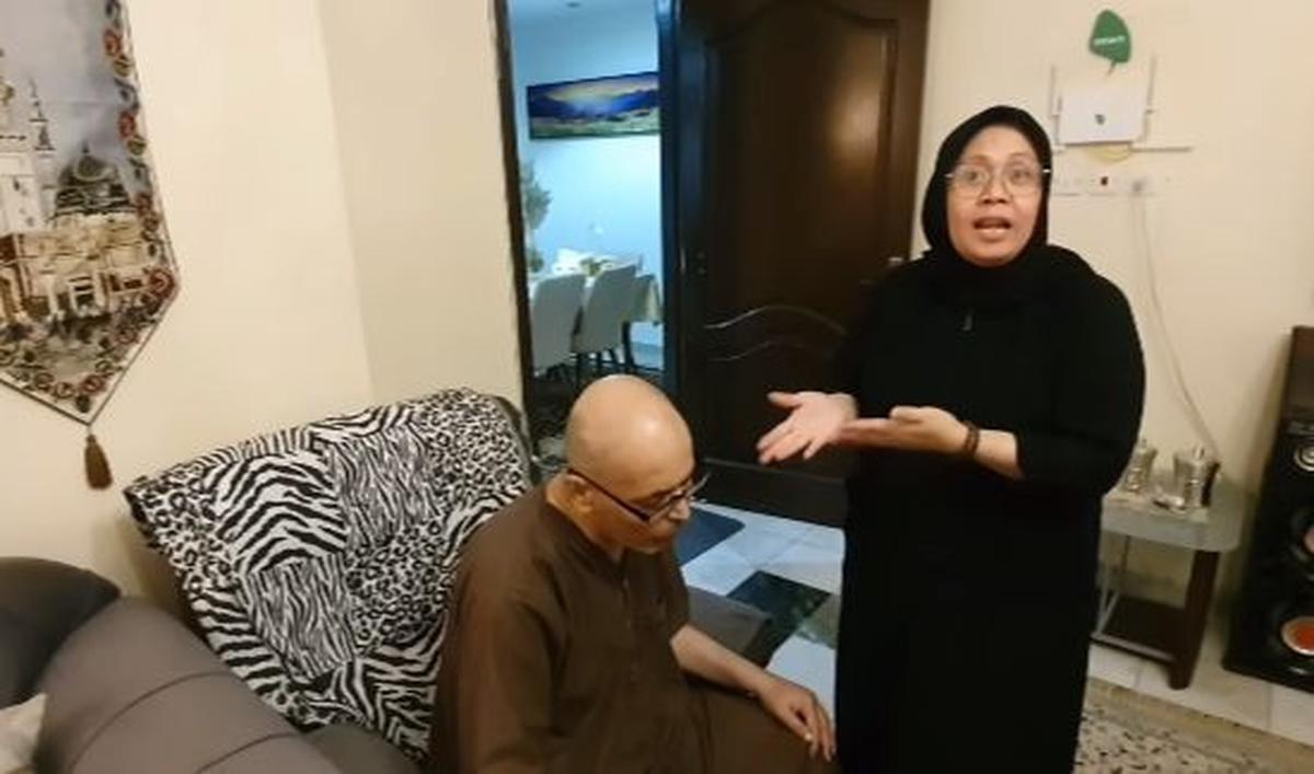 "Dulu ke Indonesia dia empat tahun. Dulu ada penyakit gula atau apa di sana sembuh karena sering jalan kaki," katanya.