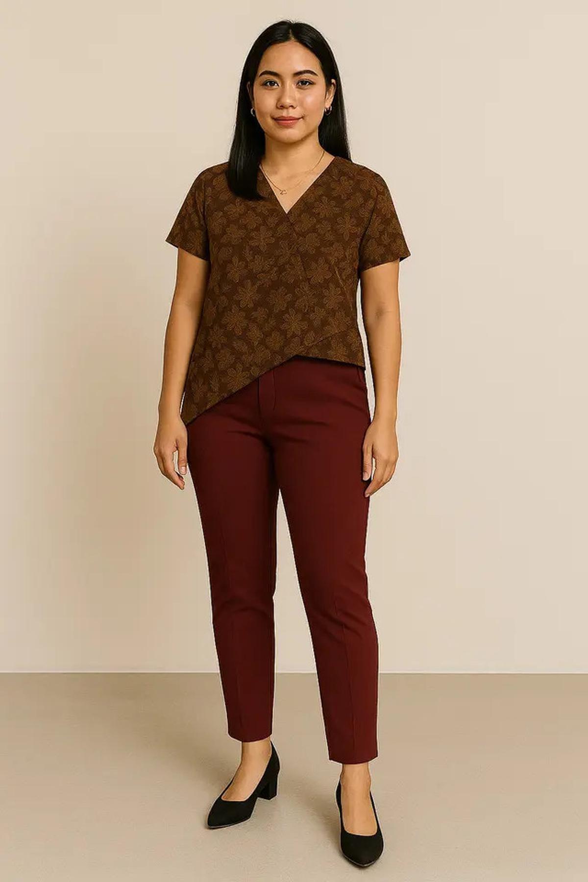 Baju Batik Cocok dengan Celana Apa? Ini 7 Model Celana yang Bisa Kamu Andalkan
