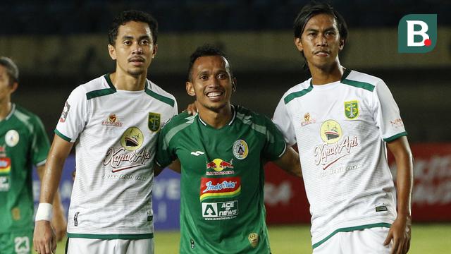 FOTO: Reuni, Aksi Irfan Jaya Berseragam Hijau saat Melawan Persebaya Surabaya di Piala Menpora 2021