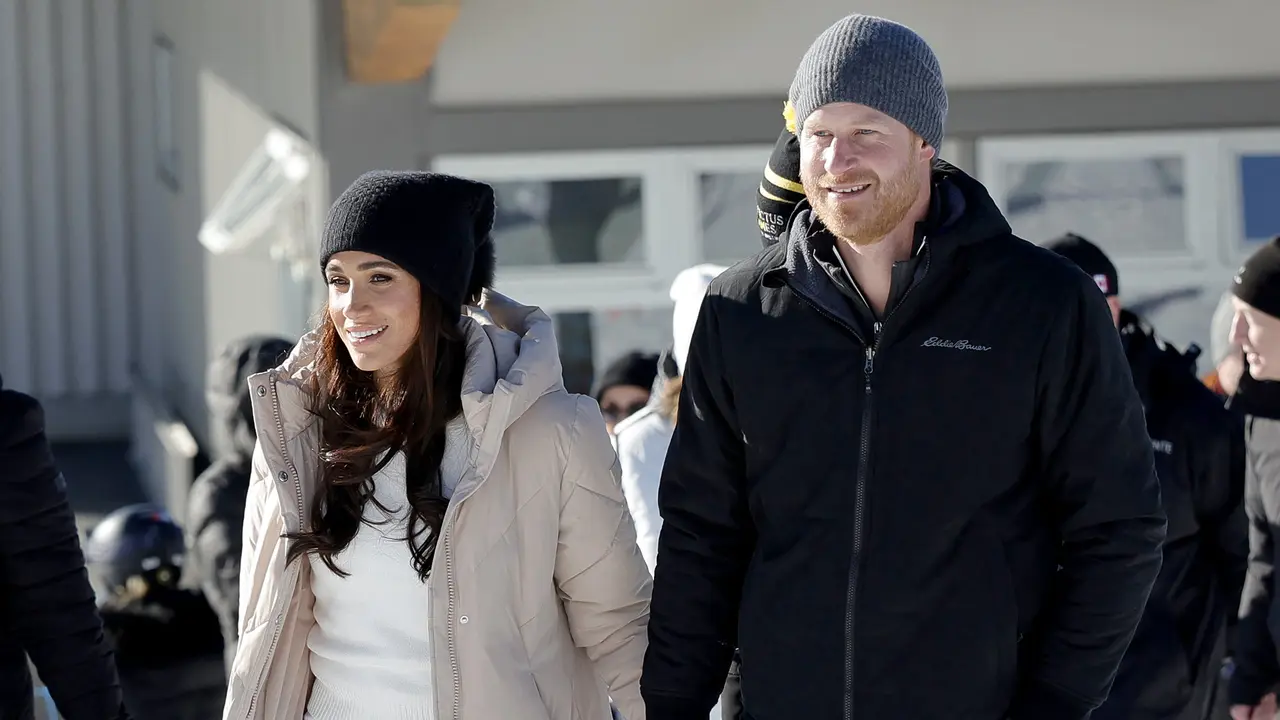 4 Gaya Musim Dingin Meghan Markle Selama Kunjungan ke Kanada Bersama Pangeran Harry, dari Jaket Ski hingga Mantel Unta
