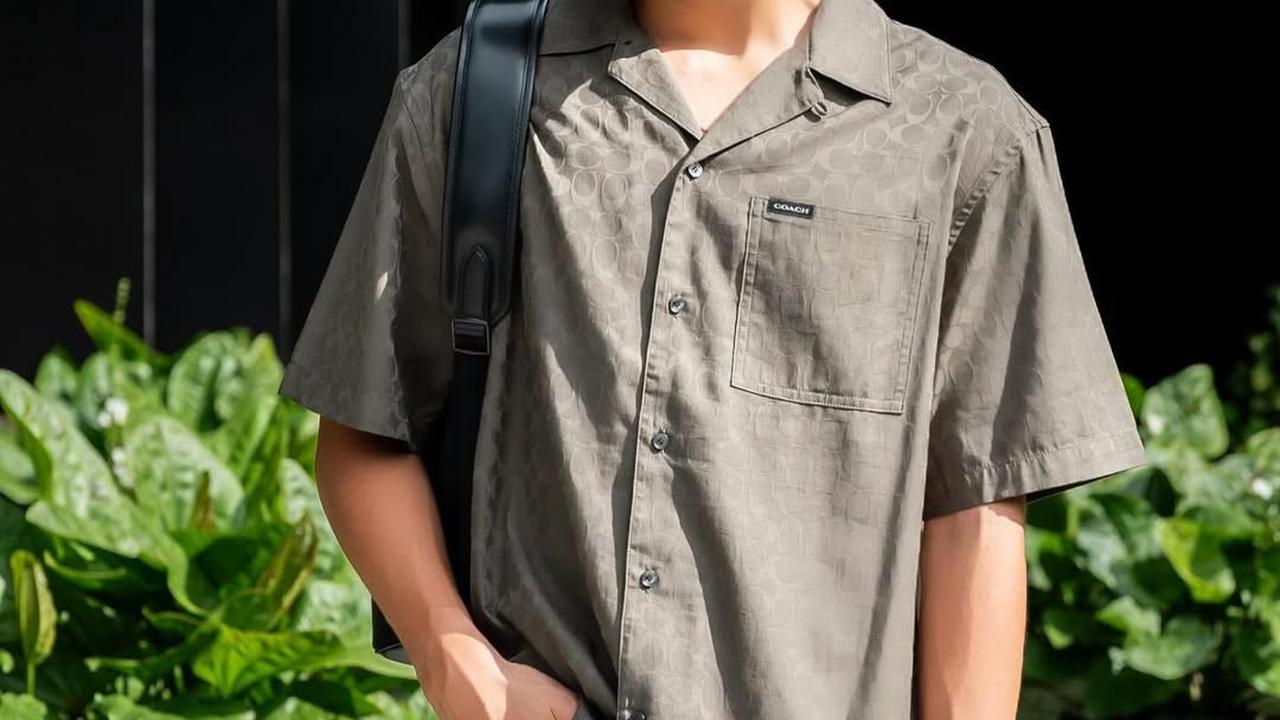 7 Potret Eddy Meijer Anak Maudy Koesnaedi Kenakan Pakaian Formal Berjas dan Dasi, Aura Gantengnya Makin Keluar