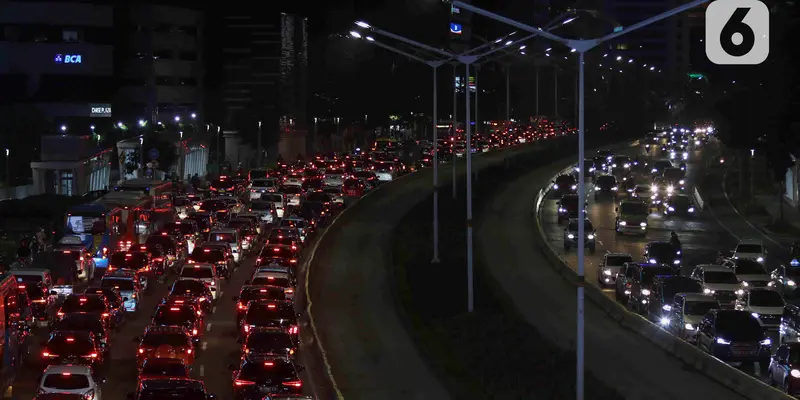 FOTO: Kemacetan Lalu Lintas Jakarta Saat PPKM Level 2