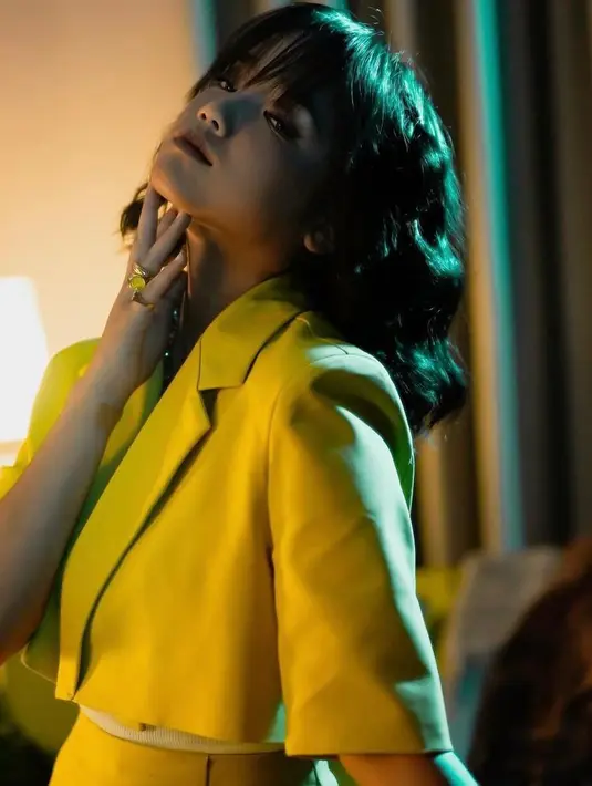 “Kak Vanesha banget vibes-nya,” komentar netizen. “Vanes bangettt,” timpal netizen lainnya. “Kok mirip @agnezmo yah,” komentar netizen lainnya.  (Instagram/Fuji_an).