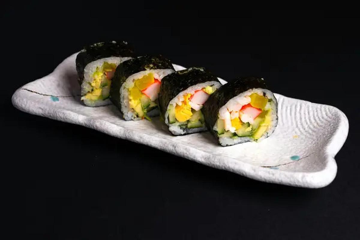 Apakah Ibu Menyusui Boleh Konsumsi Sushi? Simak Panduan Lengkapnya!