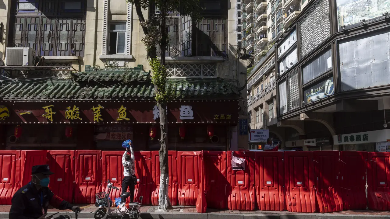 Guangzhou Alami Lonjakan Kasus COVID-19