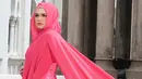 Rona bahagia tengah mewarnai kehidupan Siti Nurhaliza dan suaminya, Datuk Seri Khalid. Pasca menikah selama 11 tahun, akhirnya pasangan ini pun tak lama lagi dikaruniai buah hati pertamanya. (Instagram/cdtk)