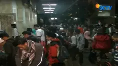 Mereka juga membawa sejumlah atribut, seperti bendera dan spanduk. Masjid Istiqlal menjadi titik kumpul sebelum memulai aksi